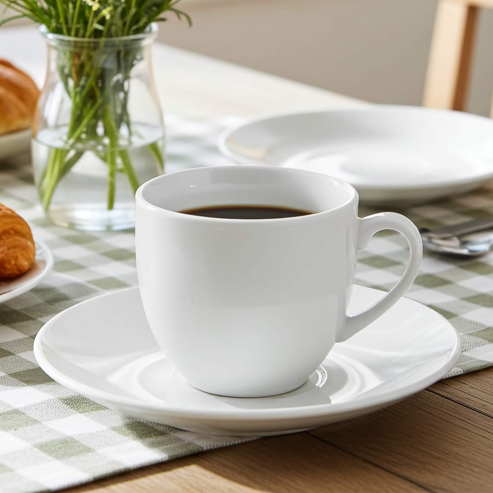 Tazza caffè bombata con piattino ambientata HOME